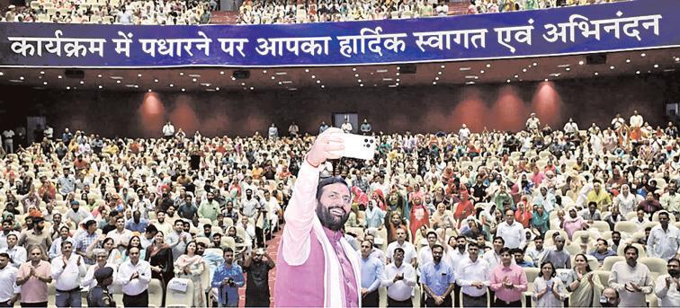 55 साल बनाम 11 साल-कांग्रेस ने गरीबों को सपने दिखाए, जबकि डबल इंजन सरकार ने सपनों को साकार किया : सीएम