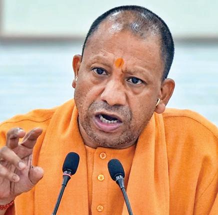 सीएम योगी के निर्देश के बाद हरकत में आए राहत कार्यों से जुड़े विभिन्न विभाग के अधिकारी