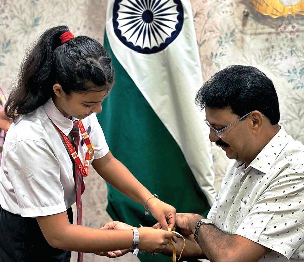 सेंट कोलंबस स्कूल की छात्राओं ने फरीदाबाद पुलिस अधिकारियों संग मनाया रक्षाबंधन का पर्व