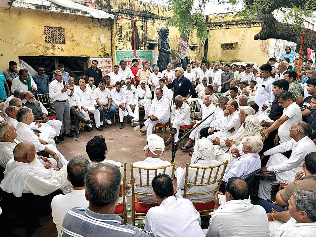 अनंगपुर गांव के मुद्दे का समाधान नहीं निकला तो शांतिपूर्ण तरीके से करेंगे आंदोलन : विजय प्रताप