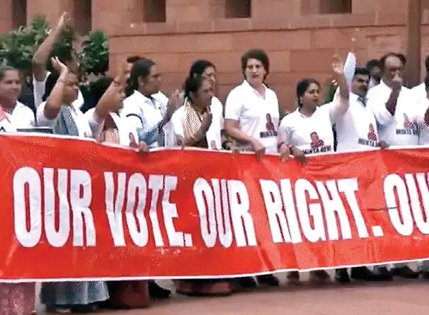 संसद के दोनों सदनों में बिहार एसआईआर पर चर्चा की मांग को लेकर विपक्ष का हंगामा