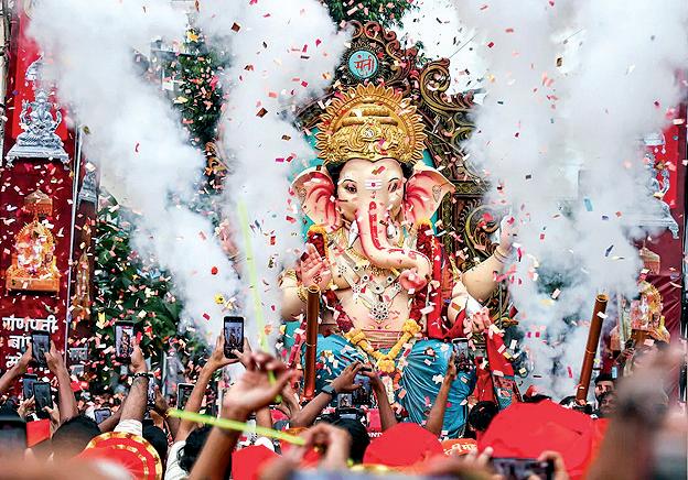 गणेश चतुर्थी : पूजा के लिए ढाई घंटे का मुहूर्त, जान लें तारीख, चांद निकलने का समय, महत्व