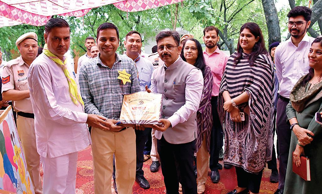 डीएलएसए की ओर से गांव औरंगाबाद में लगाया गया मेगा लीगल सर्विस कैंप