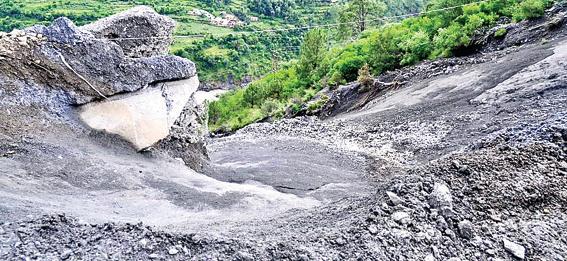 उत्तराखंड के पिथौरागढ़ में धौलीगंगा पॉवर प्रोजेक्ट की टनल पर बारिश से भूस्खलन
