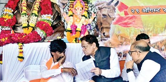 मराठा रिजर्वेशन : मनोज जरांगे का अनशन जारी