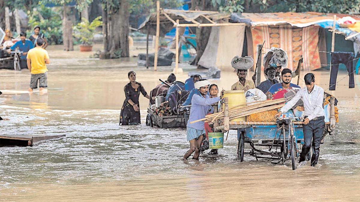 दिल्ली के कई इलाकों पर बाढ़ का खतरा