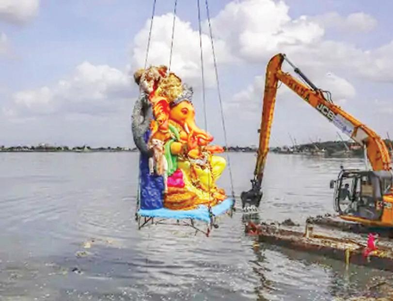 गणेश उत्सव संपन्न, मुंबई में 1.8 करोड़ से ज्यादा मूर्तियां विसर्जित