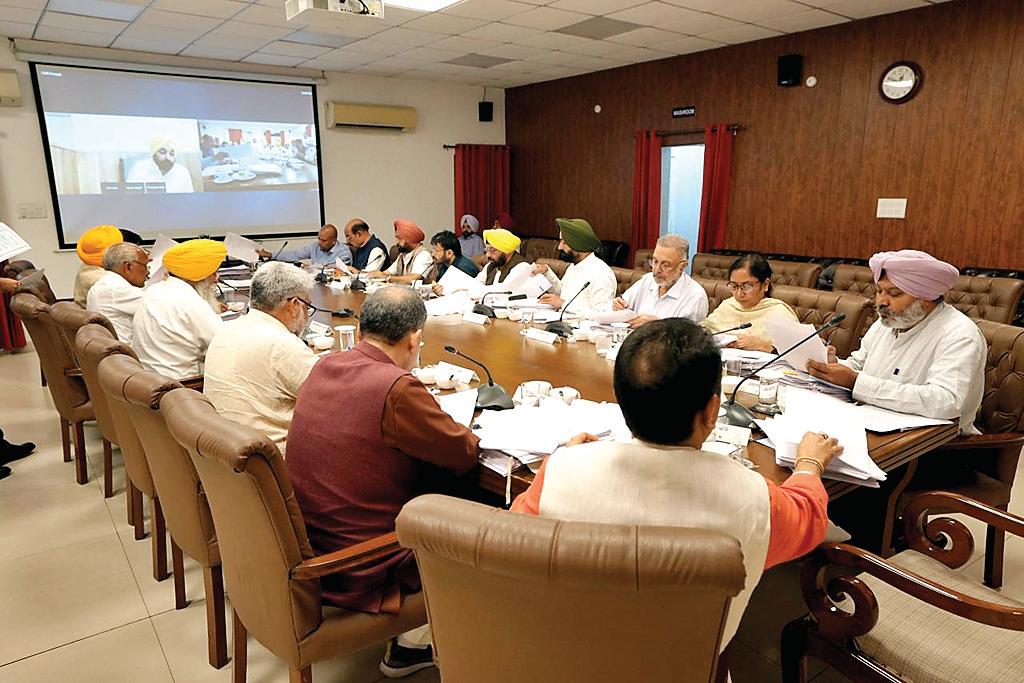 फसलों के नुकसान के लिए प्रति एकड़ 20 हजार रुपये मुआवजे को मंजूरी