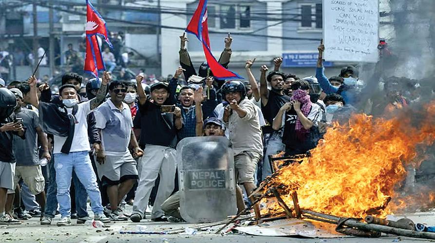 नेपाल हिंसा : पूर्व पीएम की पत्नी को जिंदा जलाया, मौत