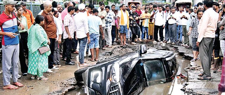 यूपी में बिजली गिरने से 7 मरे, मकान जला