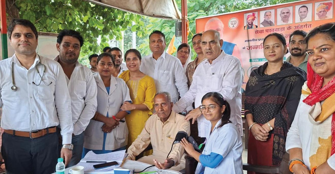 विधायक मूलचंद ने स्वास्थ्य शिविर में किया कार्यकर्ताओं का स्वागत
