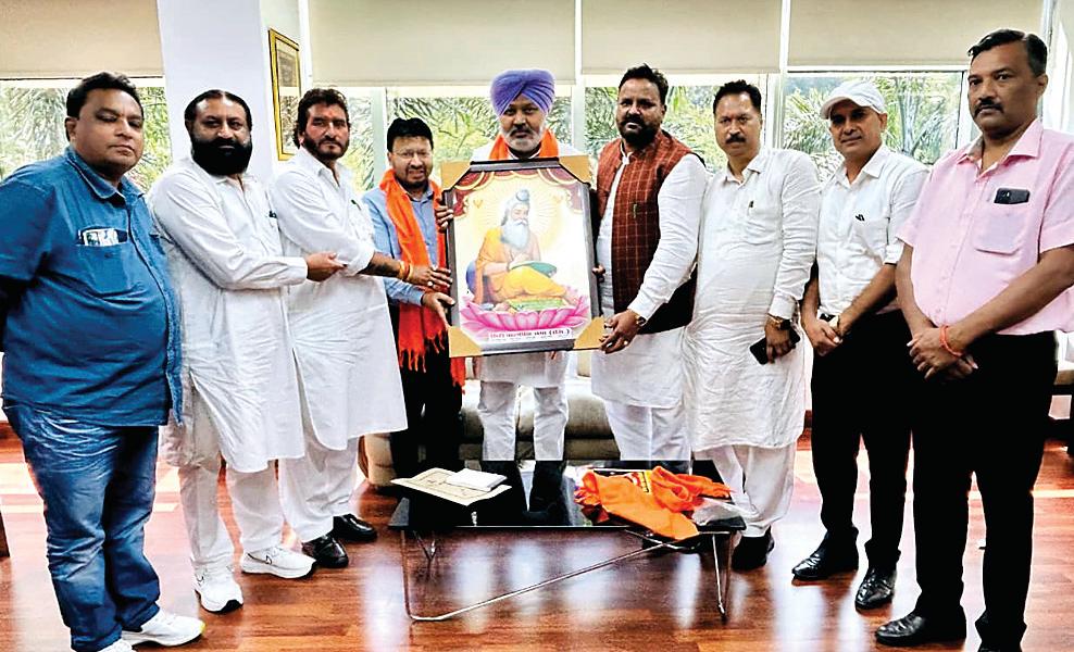सीवरमैन और सफाई सेवकों की नई कोई भी भर्ती नियमित आधार पर होः वित्त मंत्री