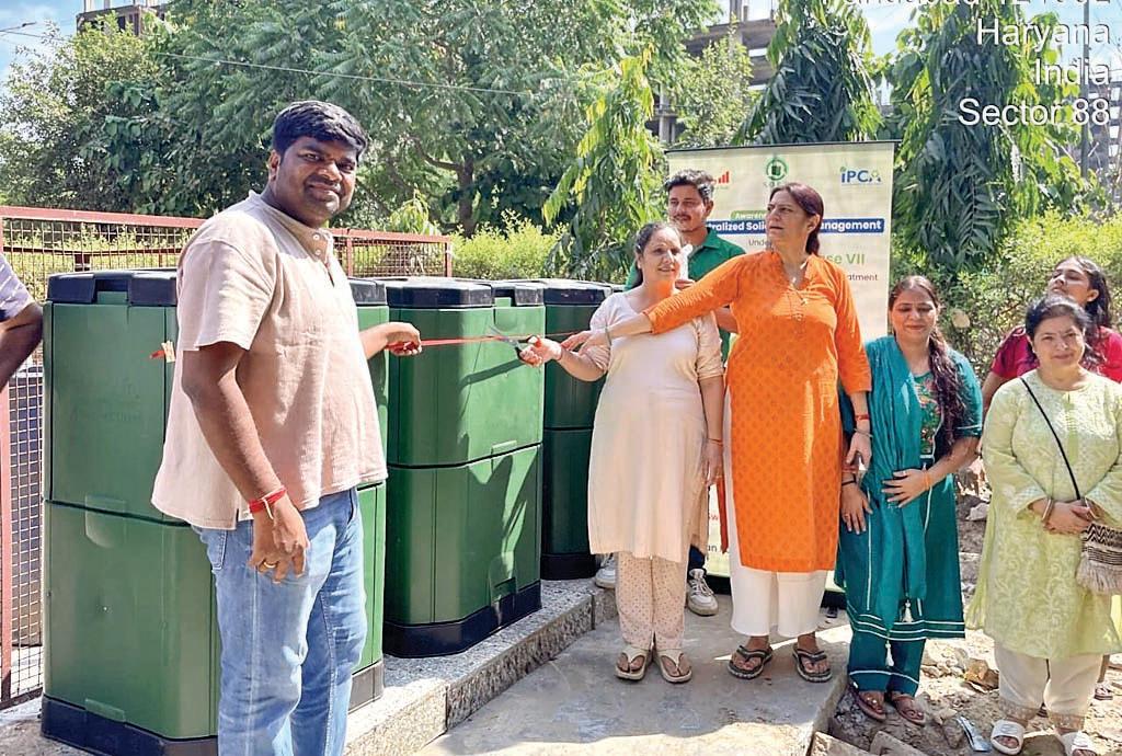 कपड़े के बैग वितरण अभियान एवं नुक्कड़ नाटक कार्यक्रम सम्पन्न