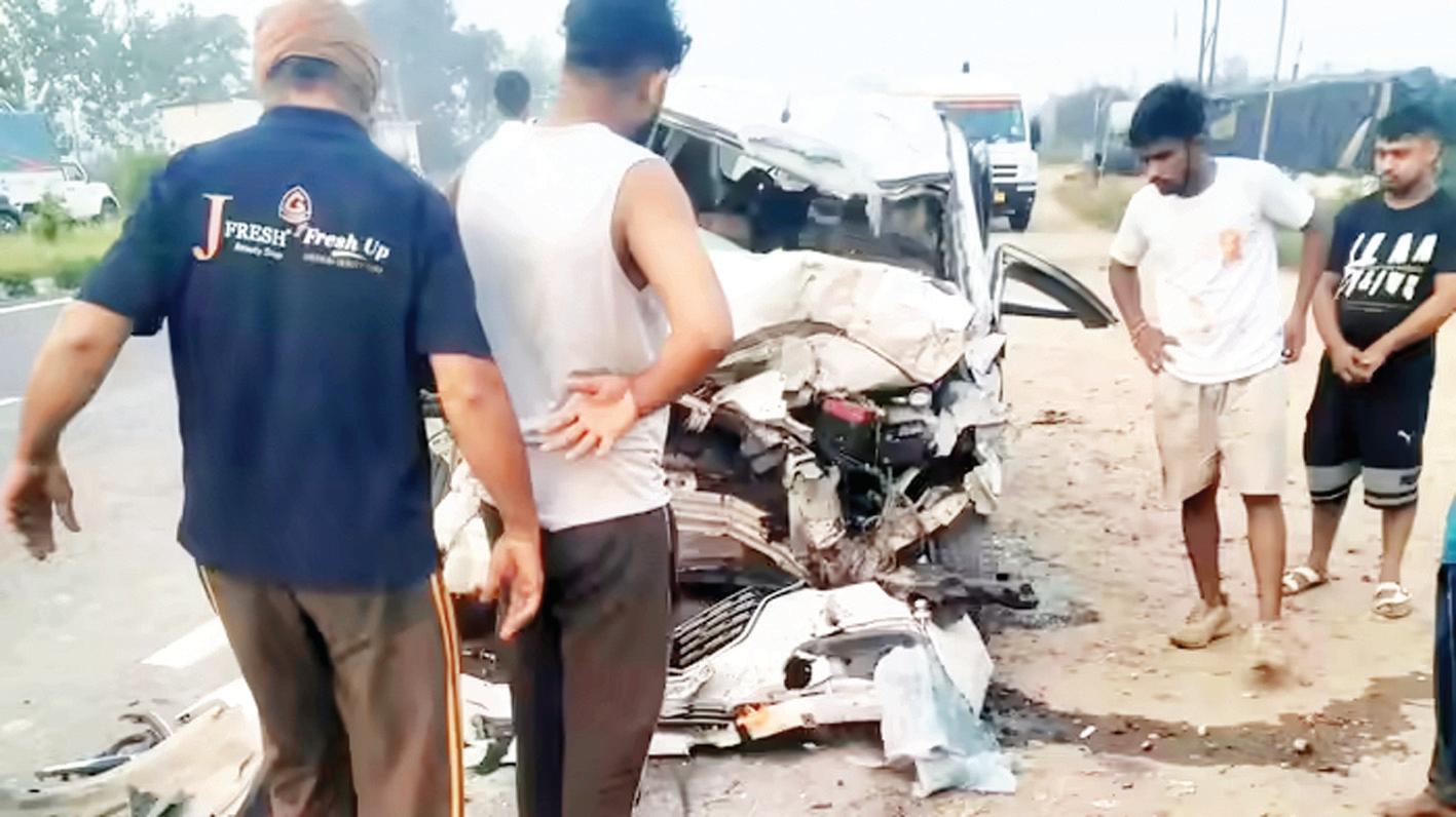अस्थियां लेकर जा रहे मां-बेटे समेत 6 की मौत