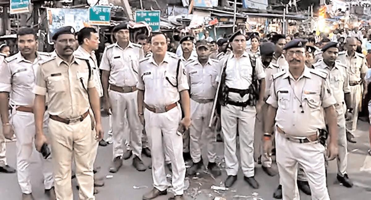 पटना पुलिस ने दुर्गा पूजा के लिए निकाला फ्लैग मार्च