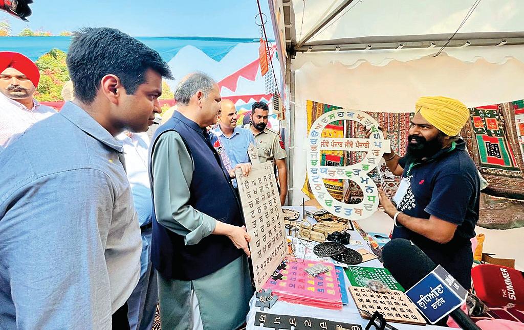 कैबिनेट मंत्री ने किया सारस मेला-2025 का उद्घाटन