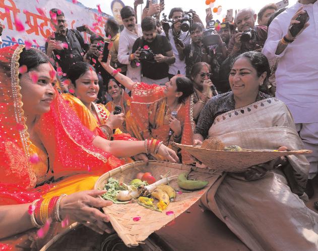 घाटों पर होगा श्रद्धा व आस्था का भव्य संगम : रेखा
