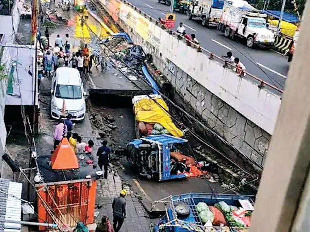 6 जिलों में बिजली गिरने से 9 की मौत : बेतिया में सड़कों पर 3 फीट तक पानी
