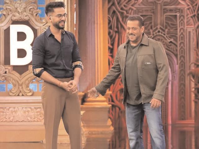 'सिस्टम हैंग कर देना, सलमान खान ने एल्विश यादव को भेजा बिग बॉस के घर, घरवालों को दिया 'एंटीडोट' टास्क