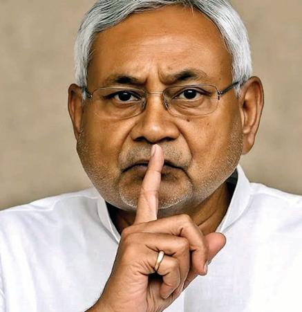 बिहार के मुख्यमंत्री नीतीश कुमार की खामोशी के क्या हैं सियासी संकेत?