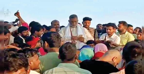 बाढ़ पीड़ितों में पैसा बांटने के आरोप में पप्पू यादव के खिलाफ मामला दर्ज