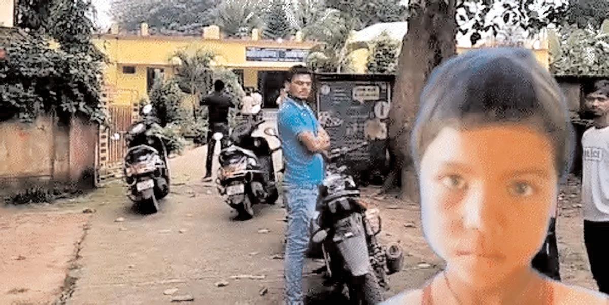 टाई के फंदे से खिड़की पर लटकी मिली छात्रा