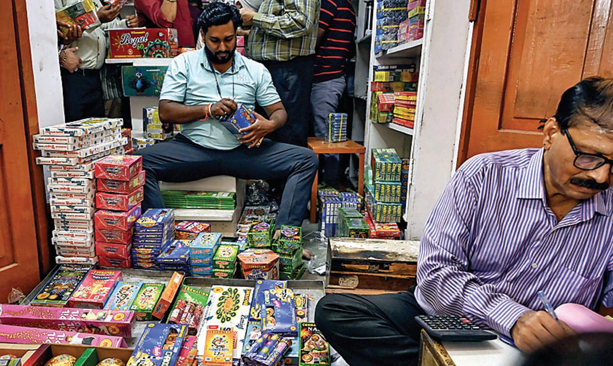 दीपावली पर पटाखे ज्यादा चले तो 400 के पार होगा एक्यूआई