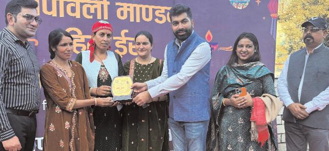 दीपावली मांडव हिम ईरा आजीविका मेले में 23 स्टॉलों पर हुई 18 लाख से अधिक की बिक्री