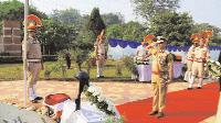 डीजीपी ने 'पुलिस शहीद स्मारक' पर पुष्प चक्र अर्पित कर अमर शहीदों को दी श्रद्धांजलि