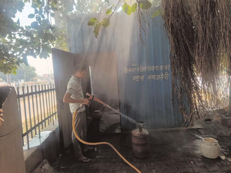 फोटो स्टूडियो तथा खोखे में लगी आग, सामान जला