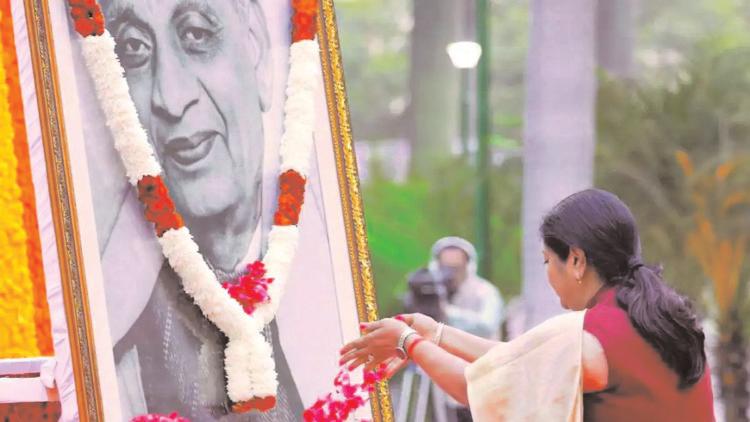 रेखा गुप्ता ने सरदार पटेल को दी श्रद्धांजलि, सशक्त भारत के लिए देशवासियों से एकजुट होने की अपील