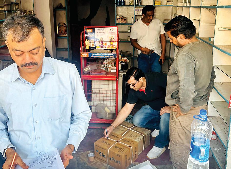 मेडिकल स्टोर का निरीक्षण, मिली 43 प्रकार की एलोपैथिक औषधियां बिक्री हेतु