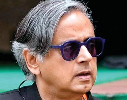 बिहार में हार पर कांग्रेस सांसद शशि थरूर का ये कैसा संदेश