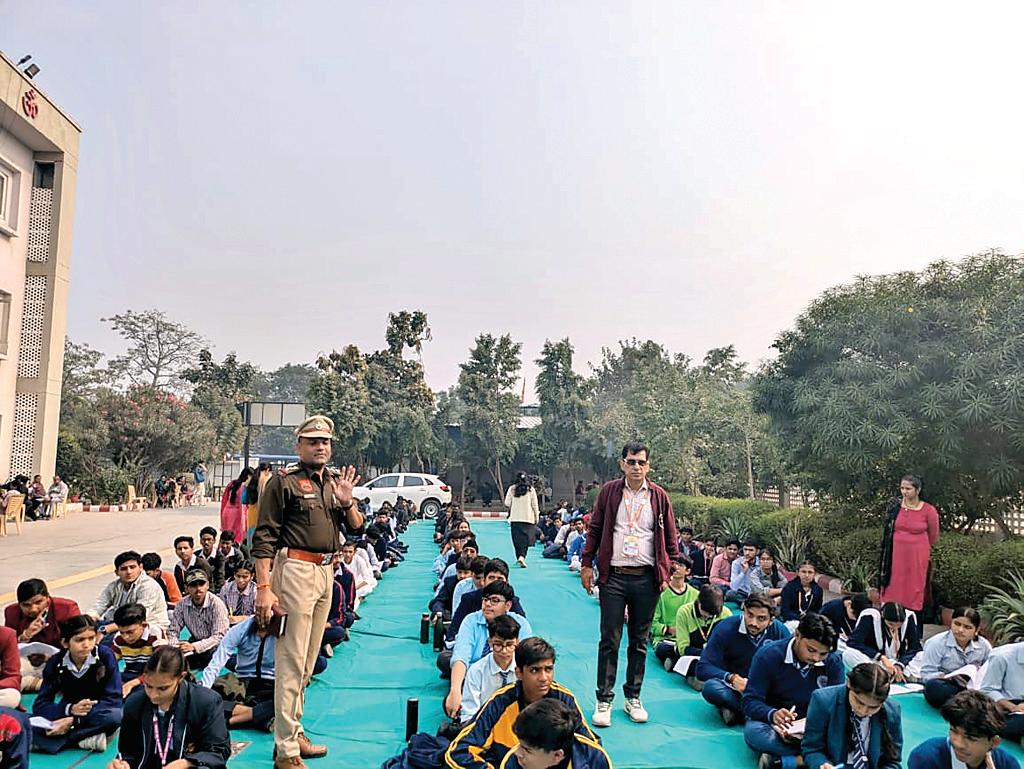 बच्चे हमारे भविष्य, सड़क सुरक्षा की सही शिक्षा रखती है उन्हें जीवनभर सुरक्षित: डीसीपी