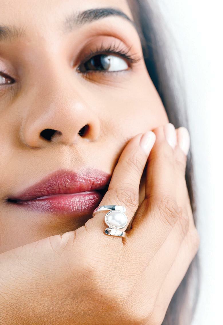 इन राशि के लोगों को नहीं पहननी चाहिए मोती वाली अंगूठी