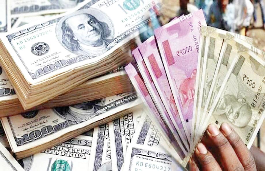 डॉलर के मुकाबले नहीं रुक पा रहा रुपया, गिरावट जारी