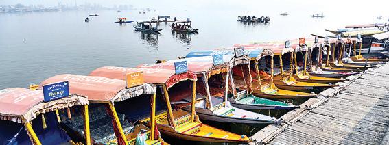 उत्तर भारत में सुबह-शाम बढ़ी ठंड, पहाड़ों में नदी-नाले जमे