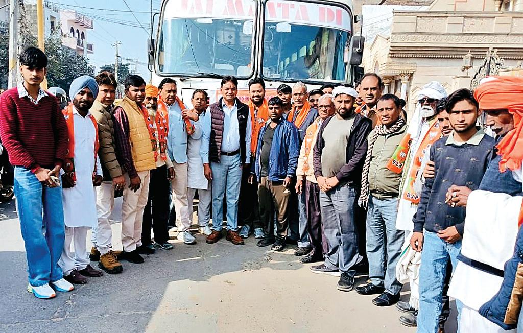 कुरूक्षेत्र रैली में भाग लेने पहुंचे तावडू बीजेपी मंडल अध्यक्ष सहित गणमान्य लोग