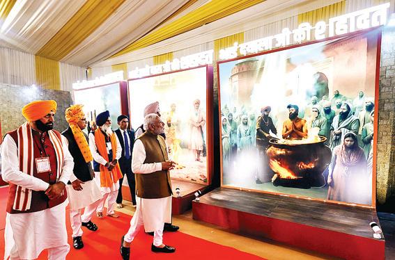 मुगल हमलों के समय में गुरु साहिब ने हिम्मत और बहादुरी का आदर्श स्थापित किया : पीएम