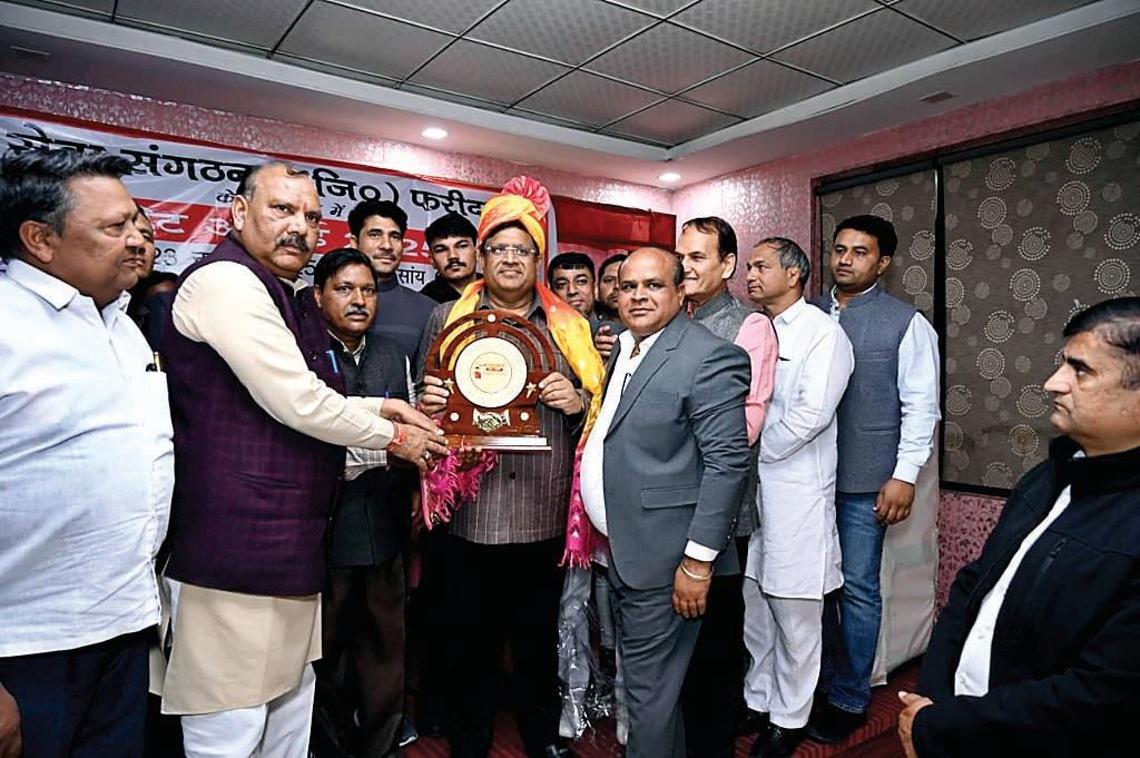 युवा सेवा संगठन ने छांयसा में मेधावी छात्रों का किया सम्मान, मंत्री विपुल गोयल हुए शामिल