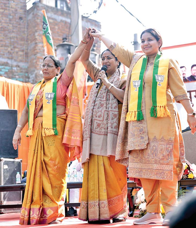 सीएम रेखा गुप्ता ने झुग्गीवासियों के उत्थान का लिया संकल्प, विकास के लिए 700 करोड़ रुपए का बजट