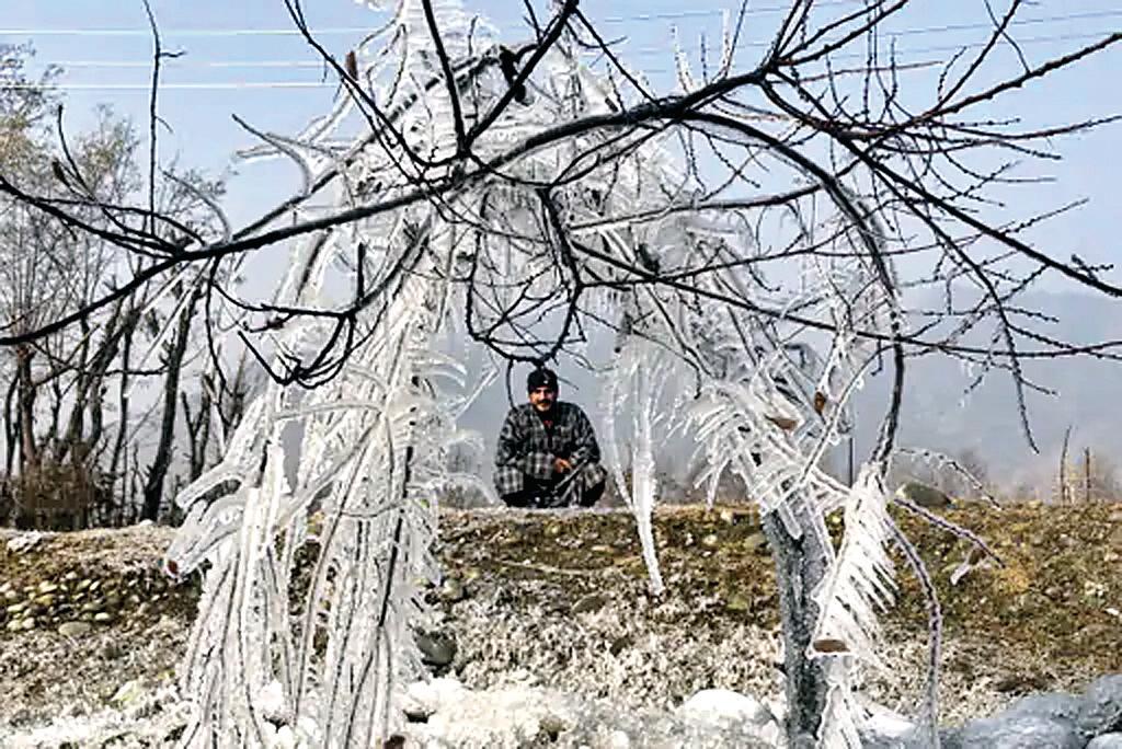 देश के पहाड़ी राज्यों में बर्फबारी से मैदानी इलाकों में बढ़ी सर्दी