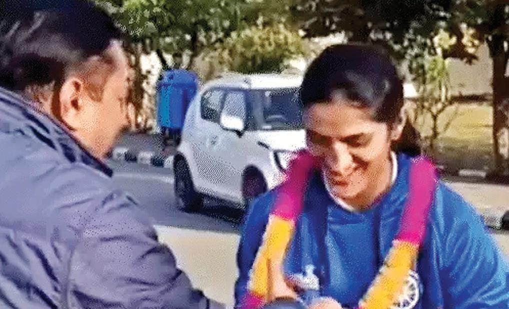 क्रिकेटर को 1 करोड़, कबड्डी चैंपियन पर खामोशी