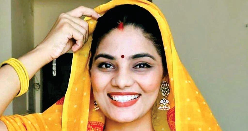 यूपी पुलिस की राडार पर हैं लोक गायिका नेहा सिंह राठौर, चल रही छापेमारी