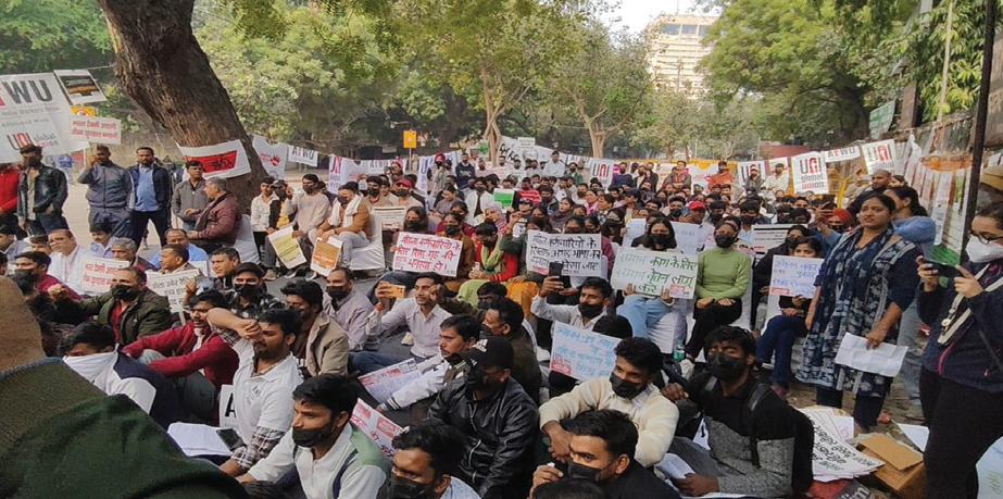 दिल्ली-एनसीआर के ड्राइवरों ने जंतर-मंतर पर ओला, उबर और रैपिडो के खिलाफ धरना दिया