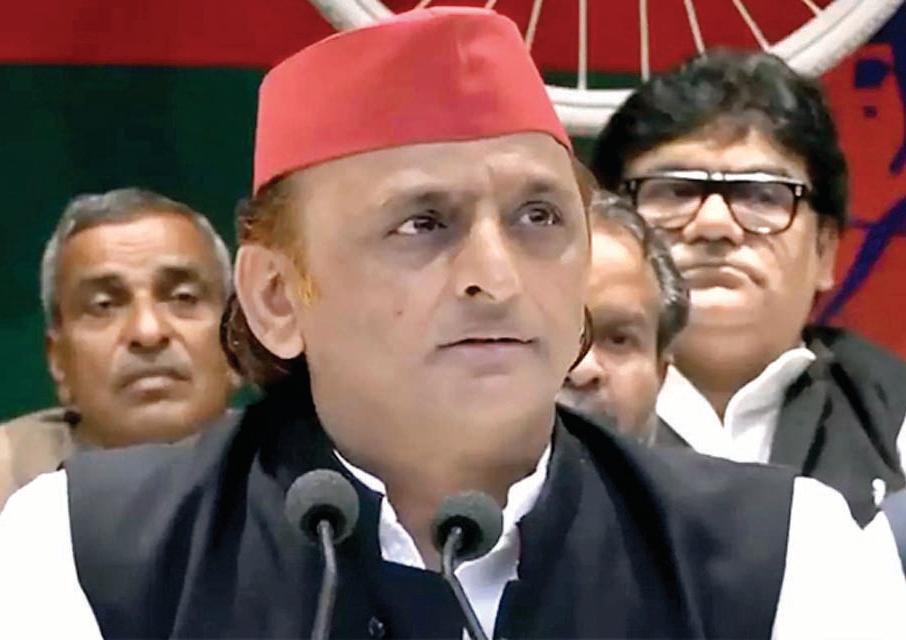 चुनाव आयोग के हाथ खून से रंगे हैं : अखिलेश यादव