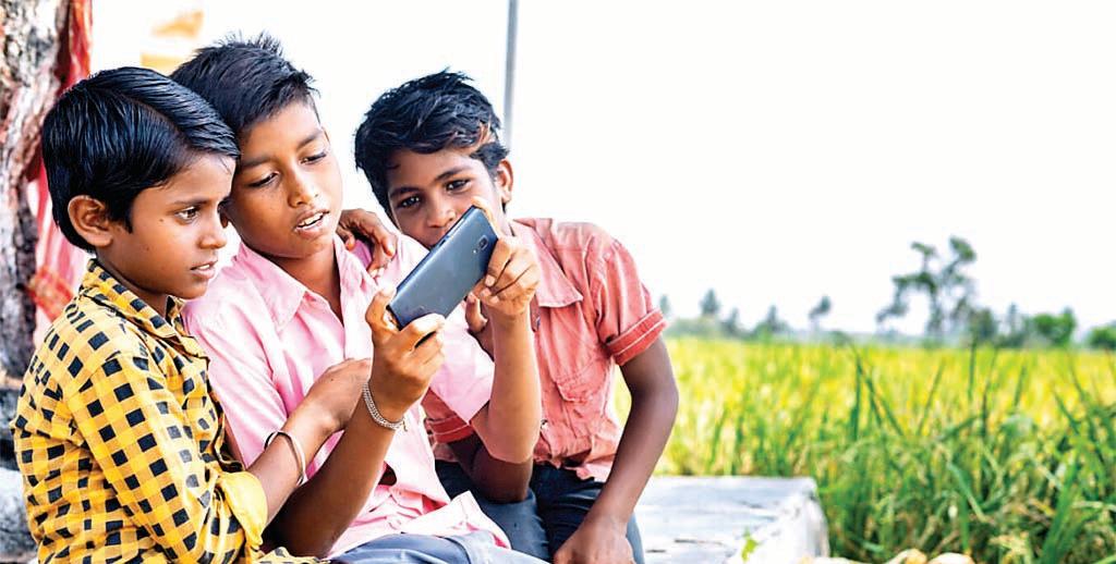 स्क्रीन टाइम का फैलता जाल, गहरे संकट में बच्चे