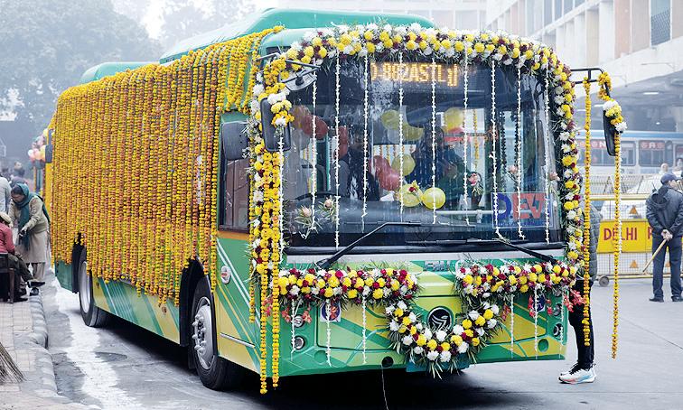 प्रदूषण फैलाने वाले वाहनों पर सरकार की जीरो टॉलरेंस; GRAP-IV के तहत 1 लाख + PUCC प्रमाणपत्र जारी