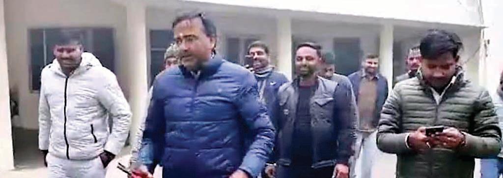 विधायक ने काट दी अधिकारियों के घरों की आपूर्ति