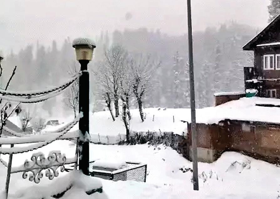 मैदानों में जारी रहेगा कोहरा, पहाड़ों में बारिश-बर्फबारी के आसार